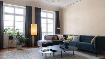 Grand Apartment, Courtyard View | Living area