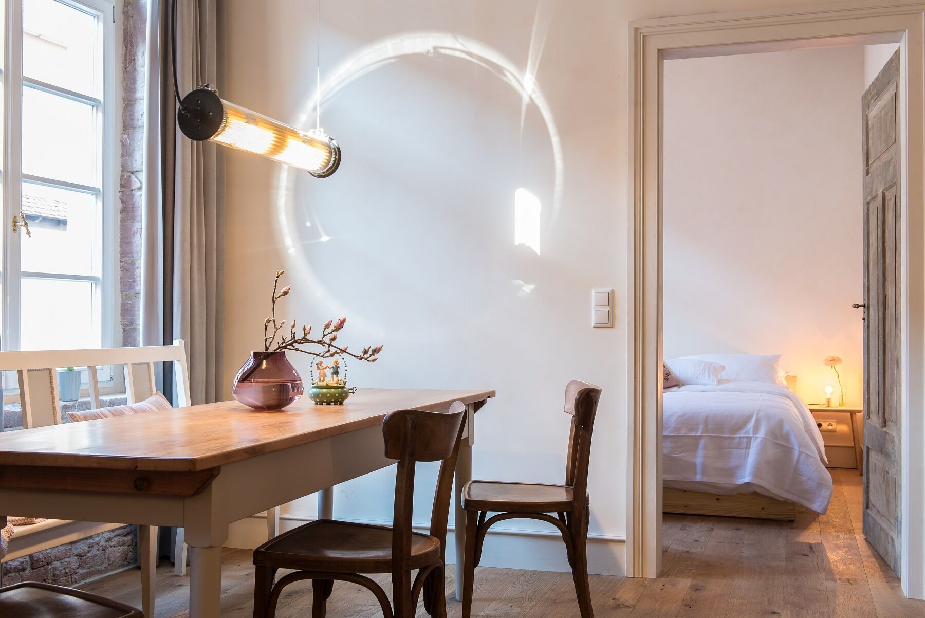 Superior-Apartment, Blick auf den Innenhof | Wohnbereich | Flachbildfernseher