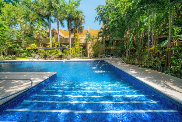 4 piscines extérieures