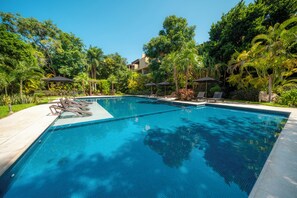 4 piscinas al aire libre