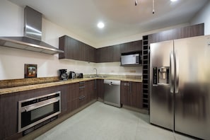 Deluxe Condo, Patio | Private kitchen