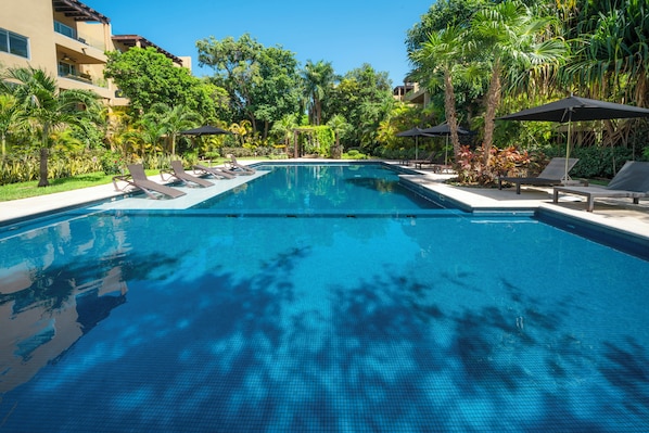 4 outdoor pools