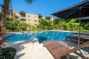4 outdoor pools