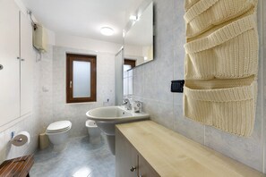 Shower, hair dryer, towels - Nature, Tranquillity and Well-being (Argegno)