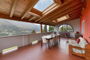 Outdoor dining - Nature, Tranquillity and Well-being (Argegno)