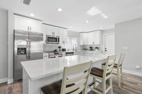 Cape Coral Waterfront Retreat | Pool, Dock & Outdoor Lounge