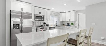 Cape Coral Waterfront Retreat | Pool, Dock & Outdoor Lounge