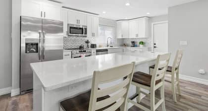 Cape Coral Waterfront Retreat | Pool, Dock & Outdoor Lounge