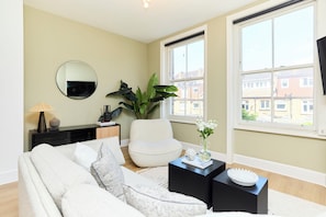 Appartamento, balcone | Area soggiorno