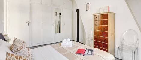 1 Schlafzimmer, Schreibtisch, BĂŒgeleisen/BĂŒgelbrett, Reisekinderbett