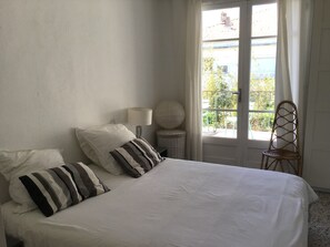 2 quartos, ferros/tábuas de passar roupa, Wi-Fi, roupa de cama