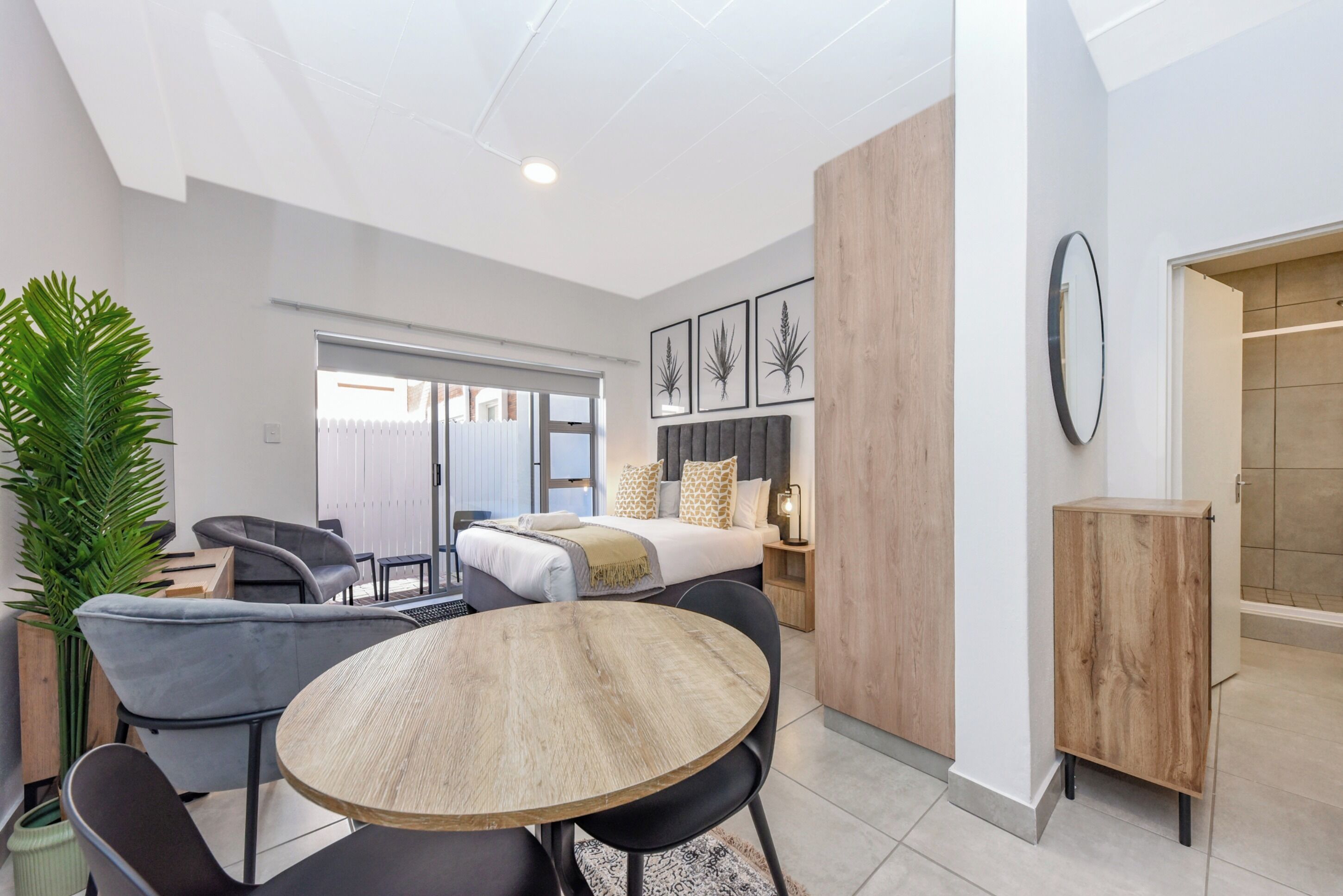 In-room safe, iron/ironing board, internet, bed sheets