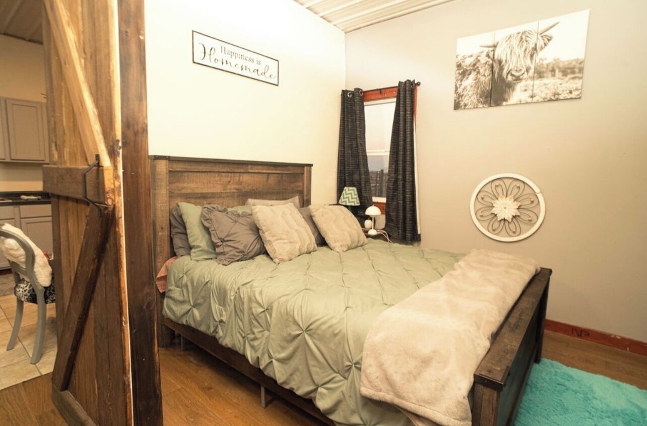 1 多间卧室、客房内保险箱、免费 WiFi、床单