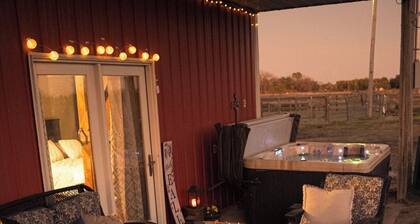 👉 Cozy Ranch Apartment with 2 Beds, Hot Tub, Cows & Horses