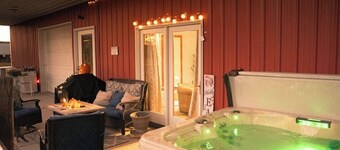 Cozy 2 BED barndo in a barn. cows, horses,hot tub. Experience the RANCH life