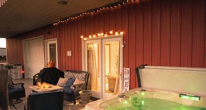 Cozy 2 BED barndo in a barn. cows, horses,hot tub. Experience the RANCH life