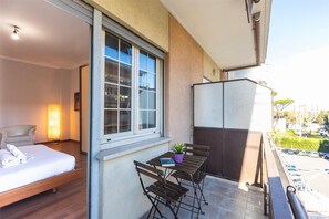 Outdoor dining - Pigneto Second Apartment (Rome)