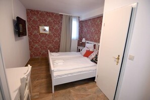 Habitación doble Confort, 1 habitación, vista al jardín | Escritorio, espacio para trabajar con laptop y wifi gratis 