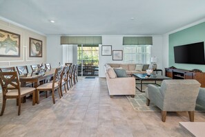 Dining room - Awesome 8BR Villa Disney Arcade Pool (Kissimmee)