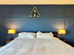 6 chambres, fer et planche à repasser, lit de bébé portatif