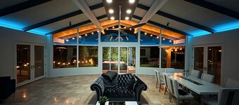 Hilltop Villa, Guesthouse & Casita with Pool Oasis