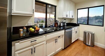 Hilltop Villa, Guesthouse & Casita with Pool Oasis