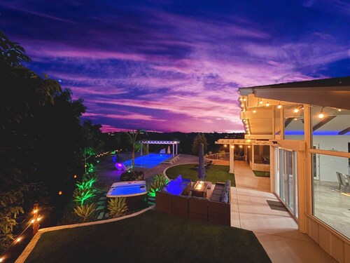 Hilltop Villa, Guesthouse & Casita with Pool Oasis