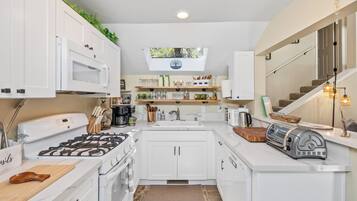 Tủ lạnh, lò vi sóng, lò nướng, bếp nấu