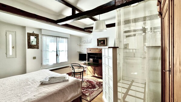 In-room safe, desk, iron/ironing board, travel cot