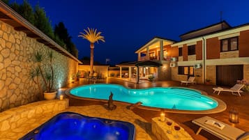 Vila, para fumantes | 4 quartos