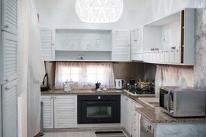 วิลล่า, สูบบุหรี่ได้ | 4 ห้องนอน