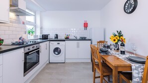 Private kitchen - 274a Walthall Street (Crewe)