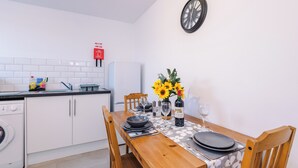 Private kitchen - 274a Walthall Street (Crewe)