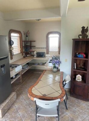 Micro-ondes, four, plaque de cuisson