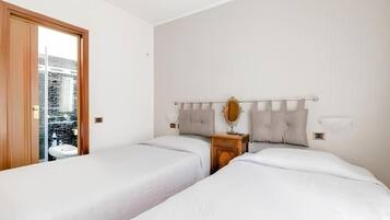 Zweibettzimmer, Terrasse, Parkblick