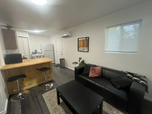 Charming 1-bedroom apartment in enchanting Farmington with AC