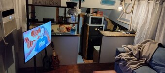 Authentic 40' Hatteras Yacht 
Budget Keys Living & Ocean Views 