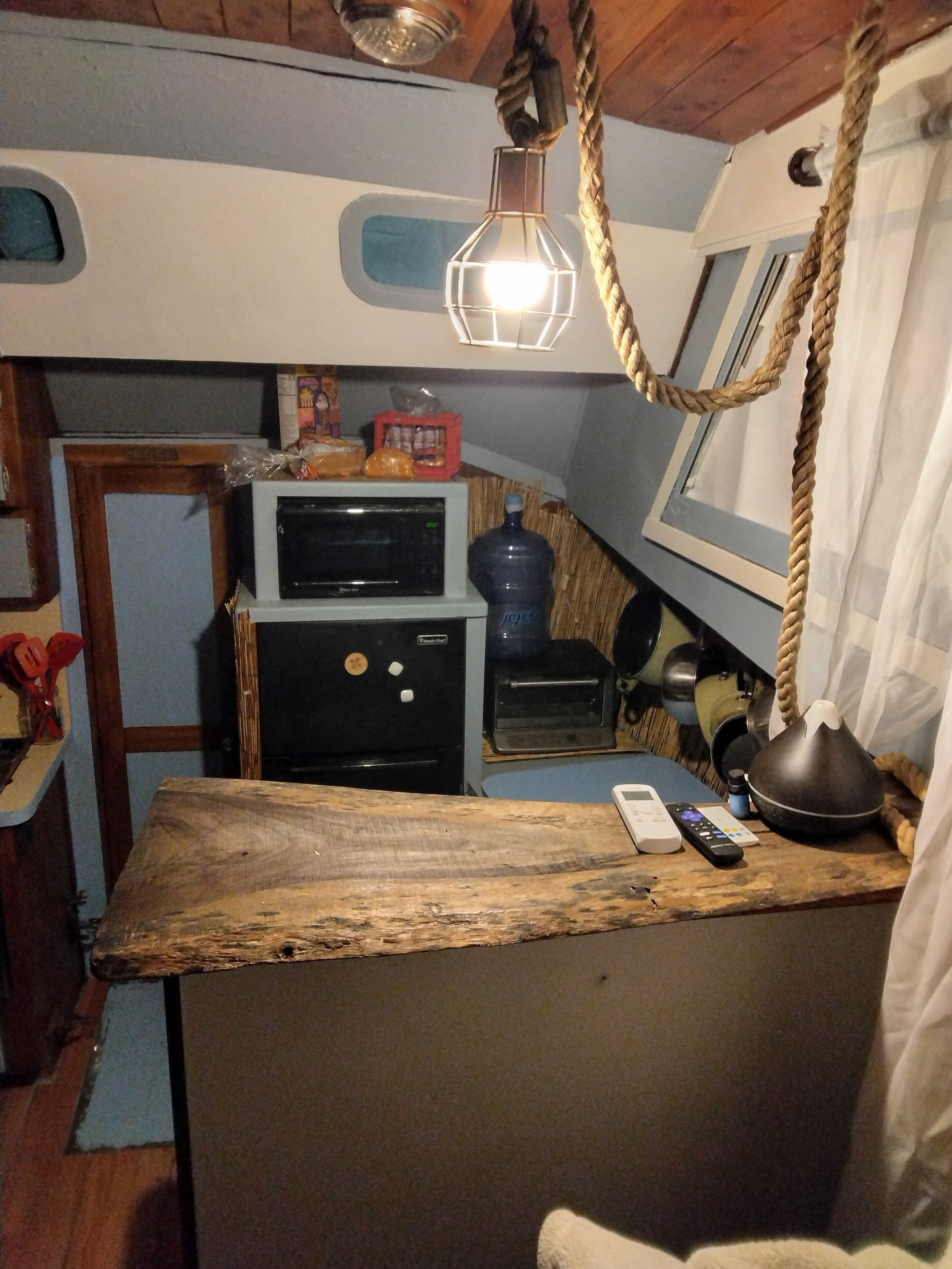 Kylskåp, mikrovågsugn, ugn och spishäll