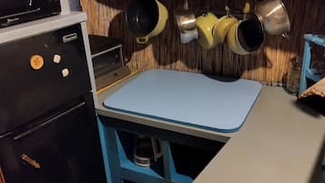 Microondas, horno, placa de cocina