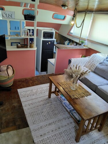 Authentic 40' Hatteras Yacht 
Budget Keys Living & Ocean Views 