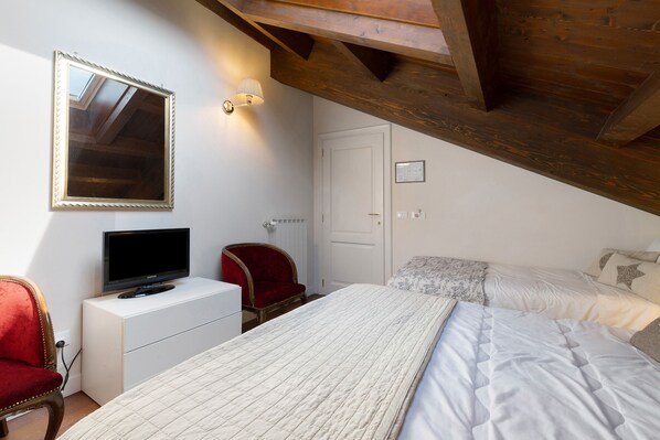 مكواة/لوح كي وواي فاي وملاءات أسرّة