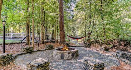 6 Acre Countryside Retreat w/Pool & Hot Tub + Game Room + Sport Court