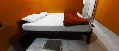 9 bedrooms, iron/ironing board, WiFi, bed sheets