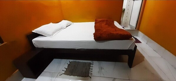 9 bedrooms, iron/ironing board, WiFi, bed sheets