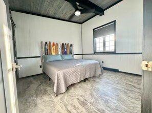 2 bedrooms, travel cot, free WiFi, bed sheets