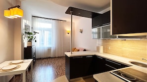 Micro-ondes, four, plaque de cuisson