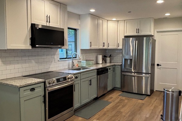 Frigorífic, microones, forn i placa de cuina