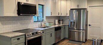 Beautiful 2-bedroom water view house in Annapolis