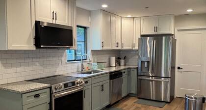 Beautiful 2-bedroom water view house in Annapolis