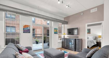 Club 1919 – Chic Urban Retreat w/ Private Patio in the Heart of Chicago